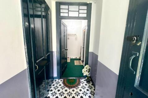 Hallway (L-Shaped)