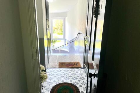 Hallway (L-Shaped)