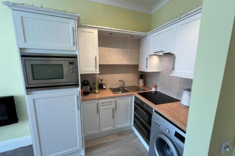 Living Room / Kitchen