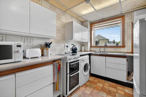 2 fernside, brisbane street, largs _14.jpg