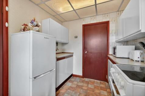 2 fernside, brisbane street, largs _16.jpg