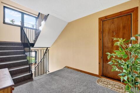29 woodbank gardens, largs_03.jpg