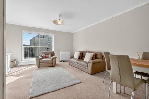 3_3 hamilton court_04.jpg