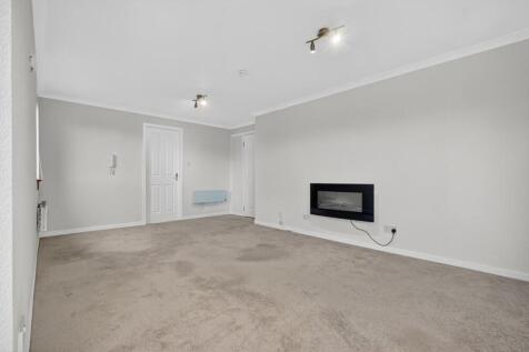 2 woodbank gardens, largs _06.jpg