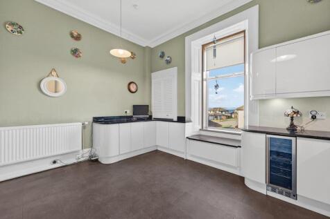 8 buchanan street, largs_31.jpg