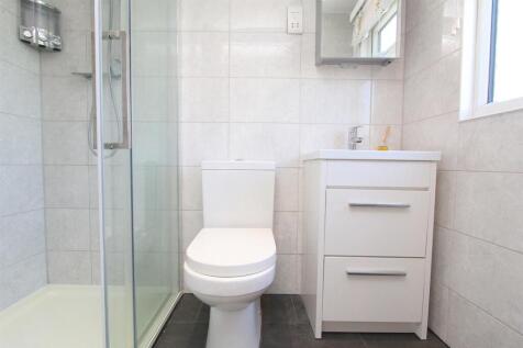 ensuite.jpg
