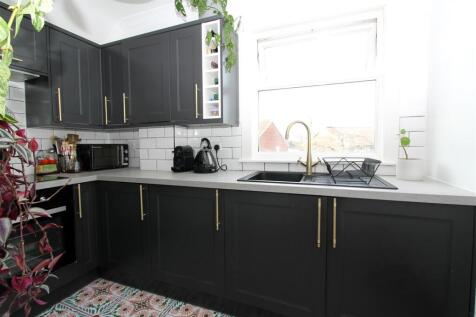 Kitchen1.JPG