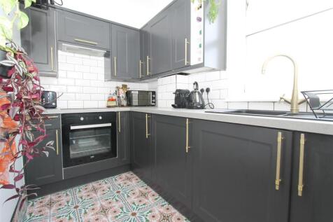Kitchen2.JPG