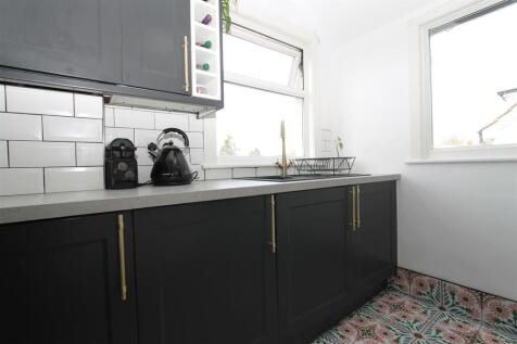 Kitchen3.JPG