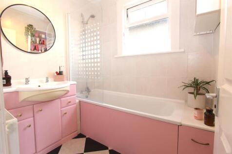 Bathroom.JPG