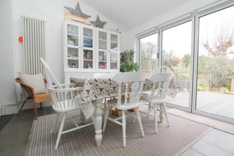 breakfast area.jpg
