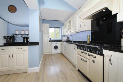 12-KITCHEN1.jpg