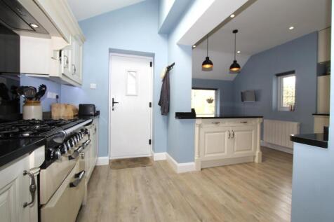 13-KITCHEN2.jpg