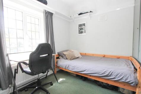 bedroom beeches.jpg