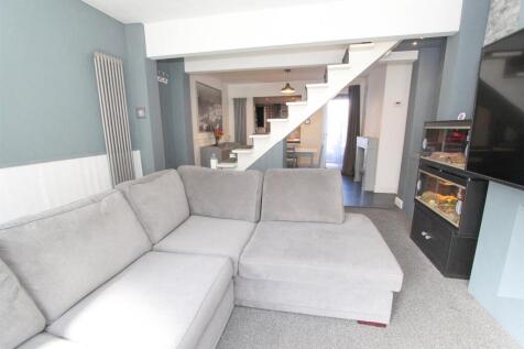 lounge e.jpg