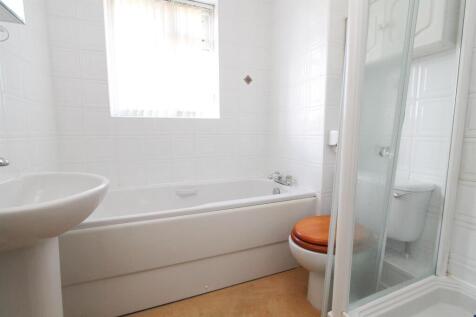 BED 1 ENSUITE.jpg