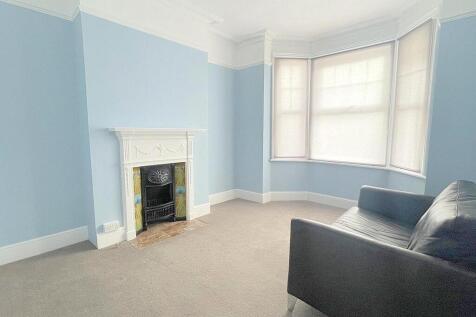 lounge a 1.jpg