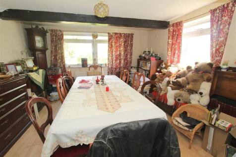 DINING ROOM.JPG