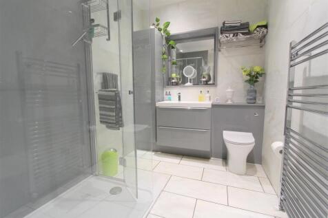 downstairs shower.JPG