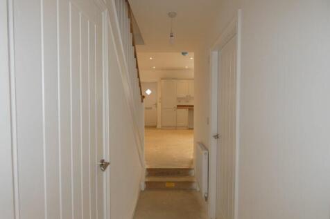 Hallway to Kitchen/Bathroom