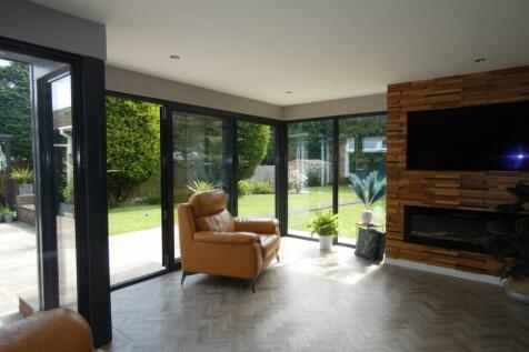 Open Lounge/Garden Room