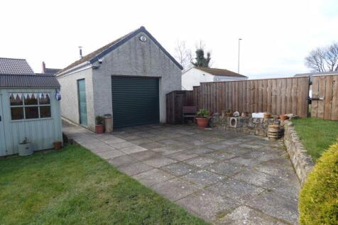 Detached Workshop/Patio area