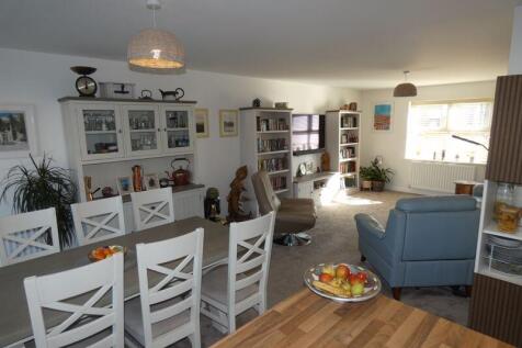 Kitchen/Dining Area/Lounge