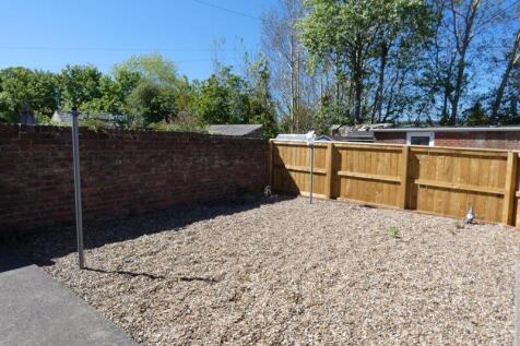 Rear gravelled garden