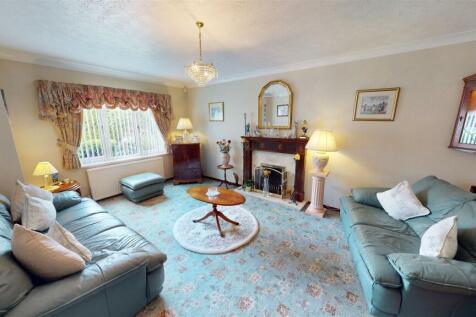 Lakeside Gardens Living Room