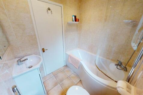Lakeside Gardens Bathroom