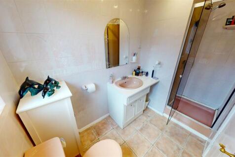 Lakeside Gardens En-suite