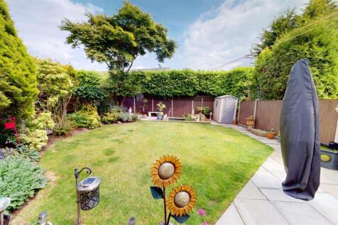 Lakeside Gardens Rear Garden