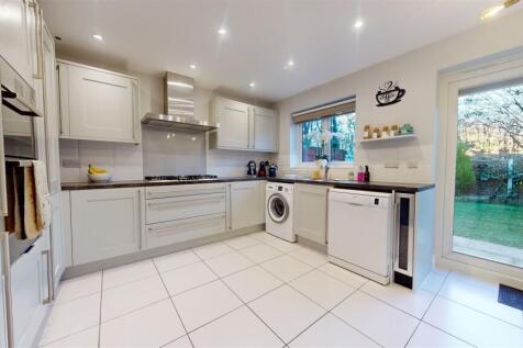 Linear Bank Close Kitchen
