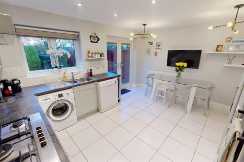 Linear Bank Close Kitchen