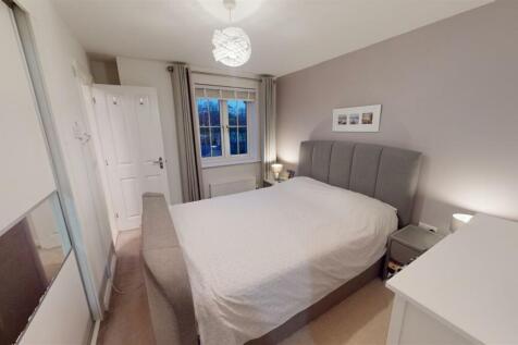 Linear Bank Close Bedroom