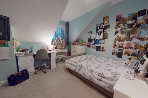 Linear Bank Close Bedroom