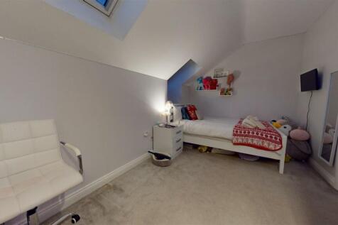 Linear Bank Close Bedroom