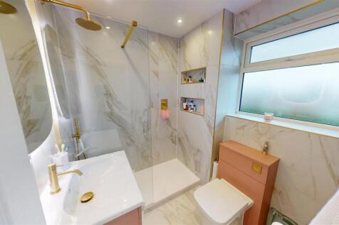 Stretton Avenue En-suite