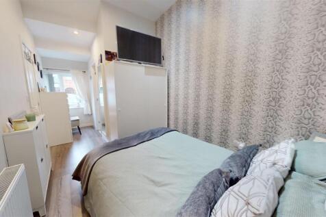 Carmelite Crescent Bedroom