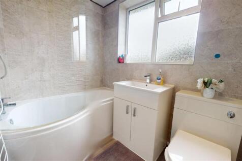 Carmelite Crescent Bathroom