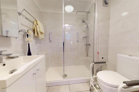 Henbury Court Shower Room