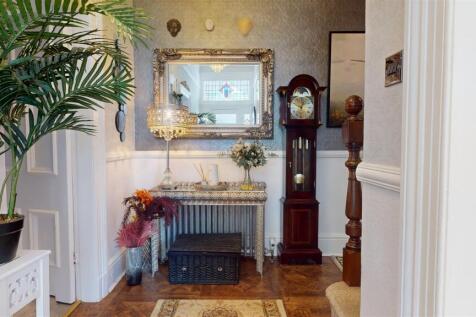 Hampton Road Hallway