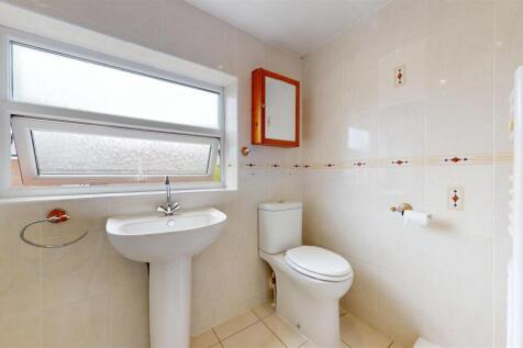 Rose Drive Bathroom
