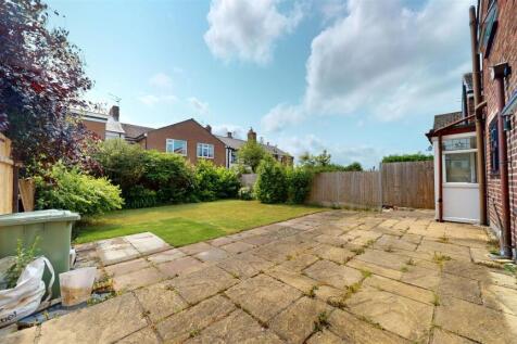 Rose Drive Rear Garden