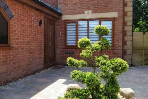 Lakeside Court For Sale