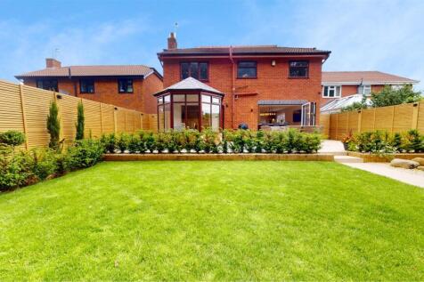 Lakeside Court Rear Garden