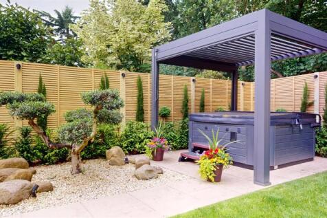 Lakeside Court Rear Garden