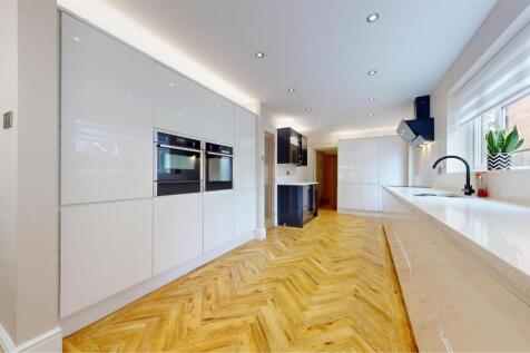 Lakeside Court Kitchen