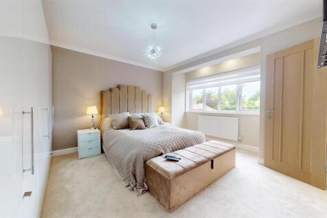 Lakeside Court Bedroom