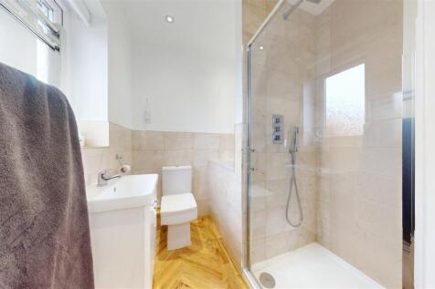 Lakeside Court En-suite